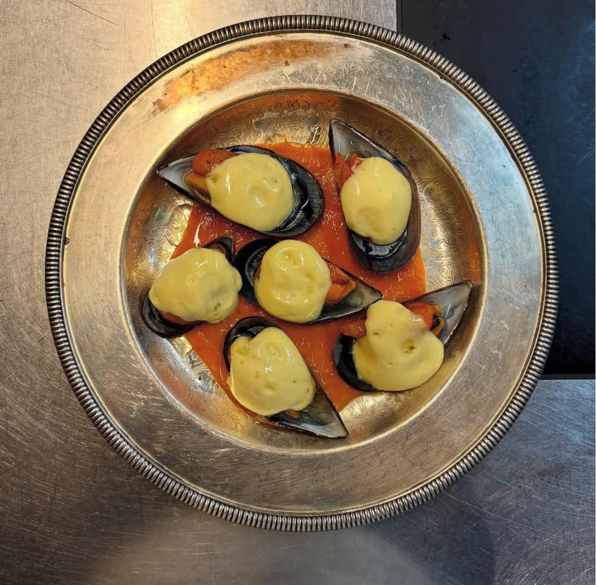Un plat de Dante : moules et sauce